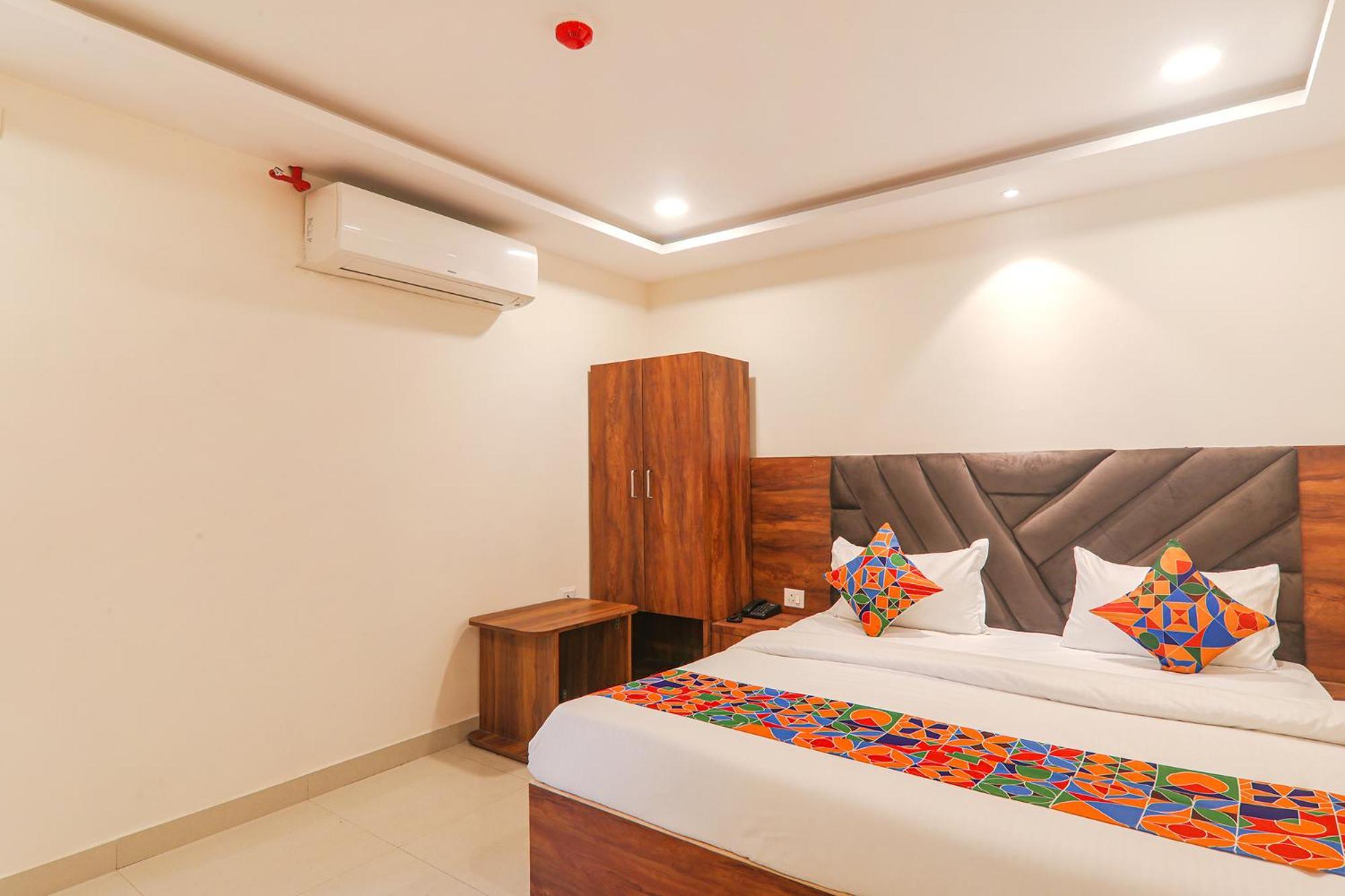 Fabhotel Rachna Palace And Banquets - Nr Lekhraj Metro Station 러크나우 외부 사진