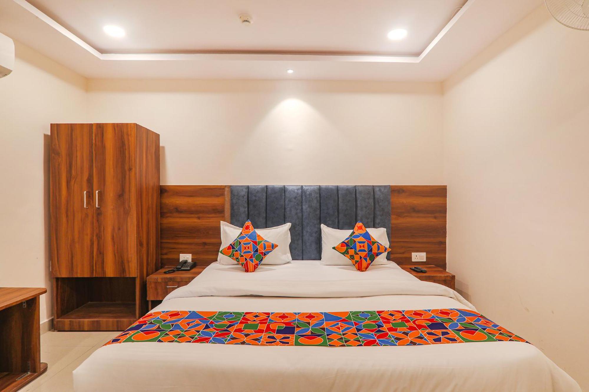 Fabhotel Rachna Palace And Banquets - Nr Lekhraj Metro Station 러크나우 외부 사진