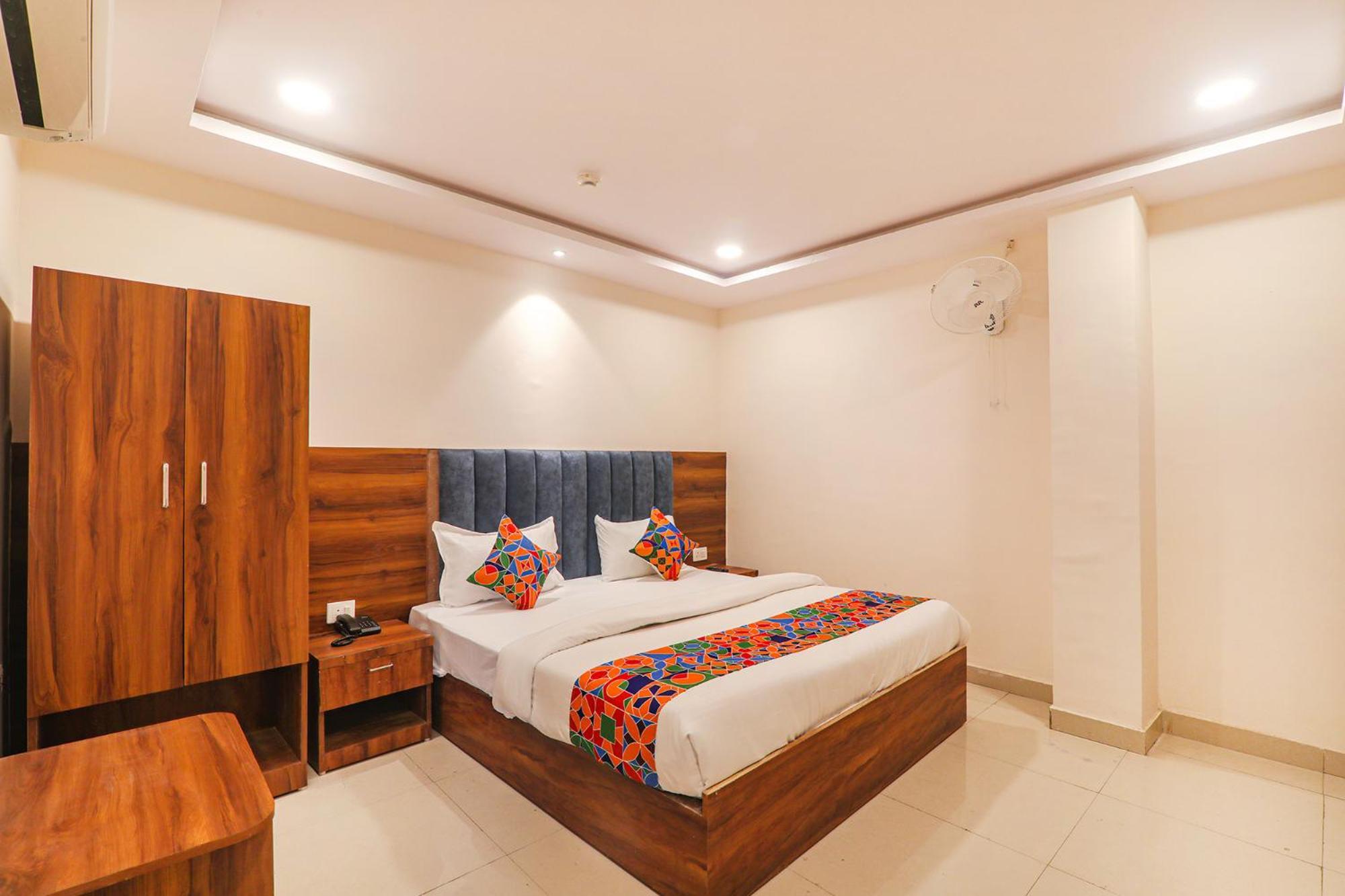 Fabhotel Rachna Palace And Banquets - Nr Lekhraj Metro Station 러크나우 외부 사진