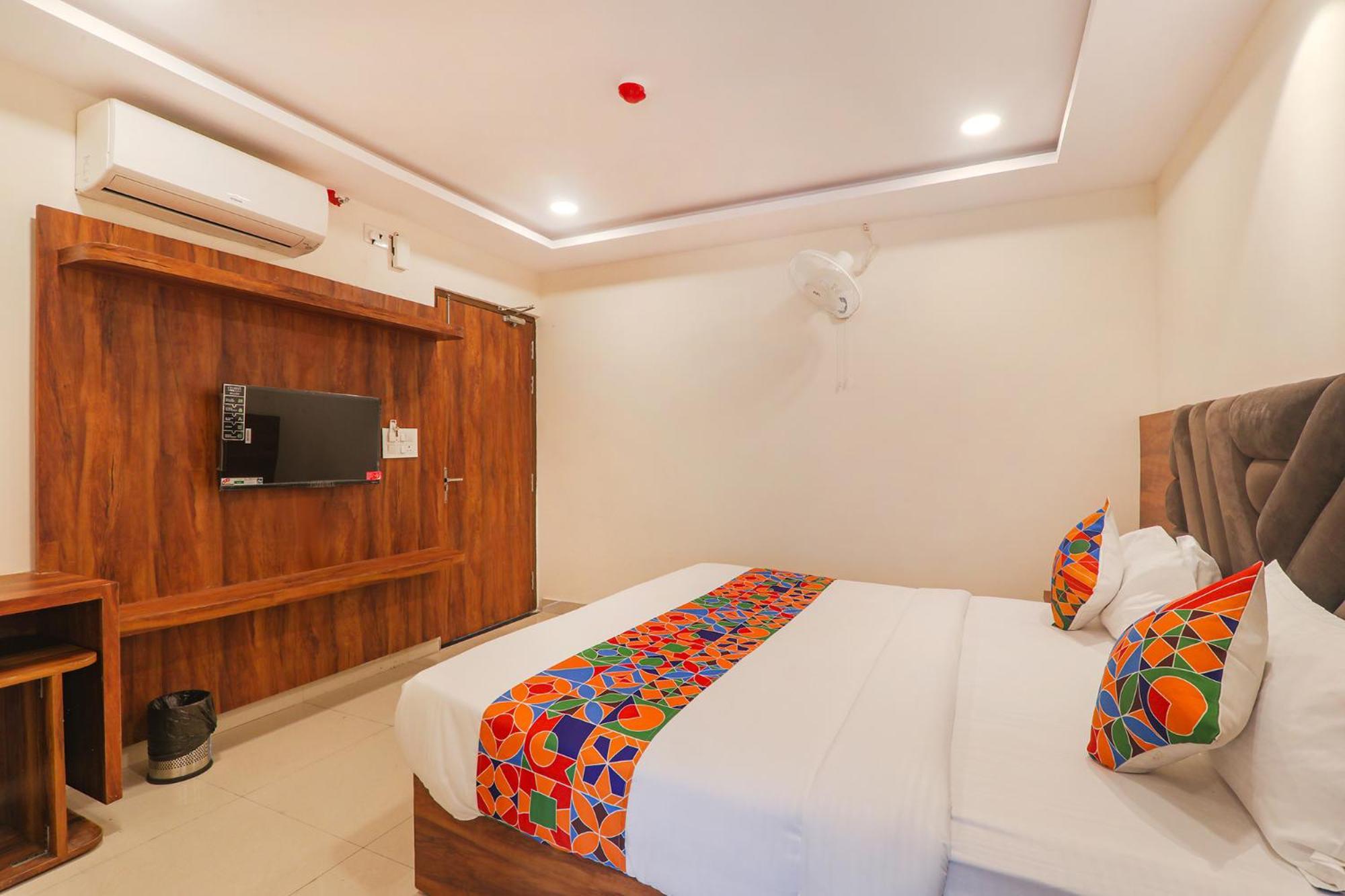 Fabhotel Rachna Palace And Banquets - Nr Lekhraj Metro Station 러크나우 외부 사진