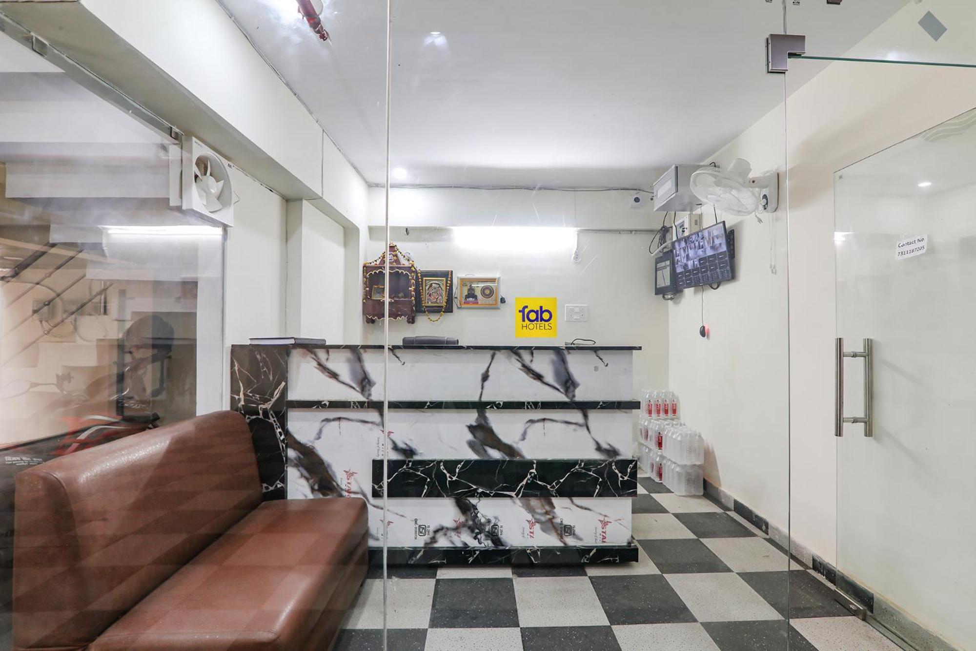 Fabhotel Rachna Palace And Banquets - Nr Lekhraj Metro Station 러크나우 외부 사진