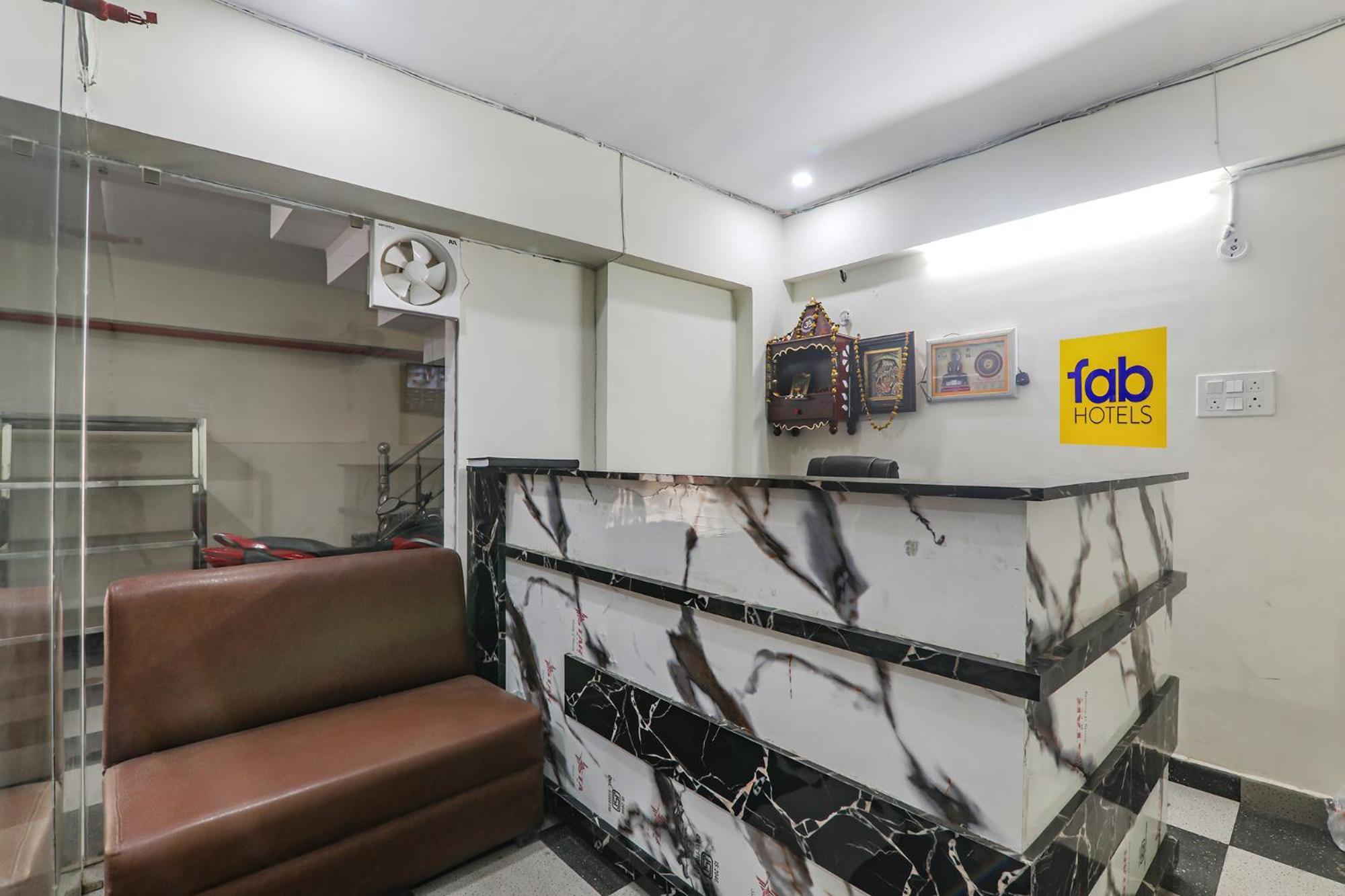 Fabhotel Rachna Palace And Banquets - Nr Lekhraj Metro Station 러크나우 외부 사진
