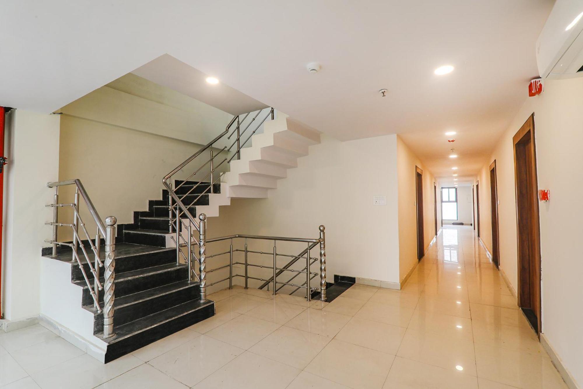 Fabhotel Rachna Palace And Banquets - Nr Lekhraj Metro Station 러크나우 외부 사진